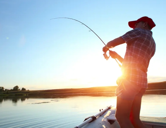 Benefits of Outdoor Sports: Fishing, Applicable People, and Precautions