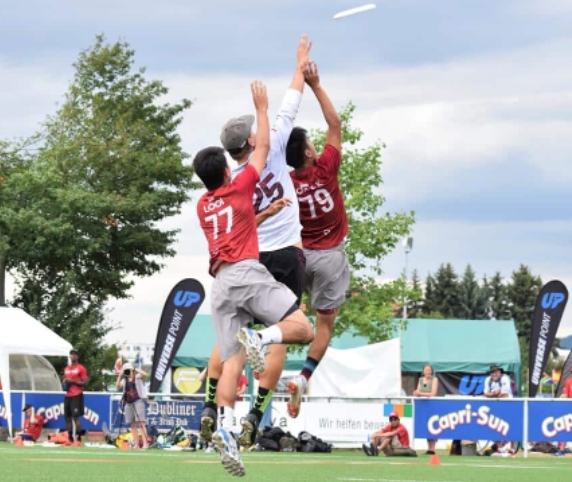 Benefits of Outdoor Sports: Ultimate Frisbee, Applicable People, and Precautions