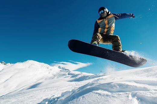 Benefits of Outdoor Sports: Snowboarding, Applicable People, and Precautions