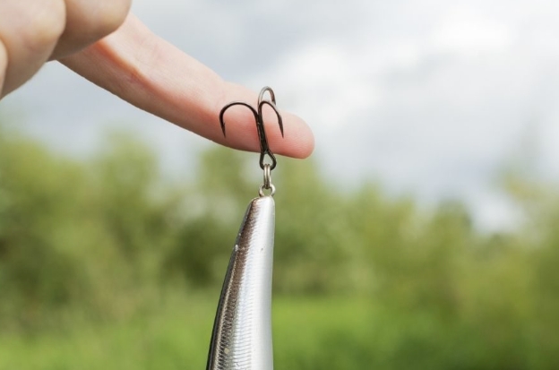 What Accidents or Injuries May Occur When Playing Fishing? How to Deal with Emergencies