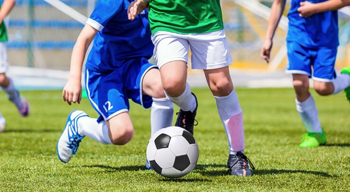 Benefits of Outdoor Sports - Soccer (Football), Applicable People and Precautions