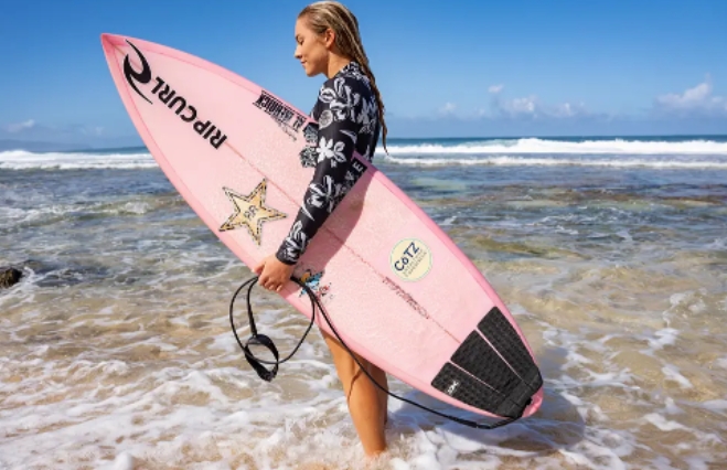 What Equipment and Tools Must Women Bring When Playing Surfing Outdoors?