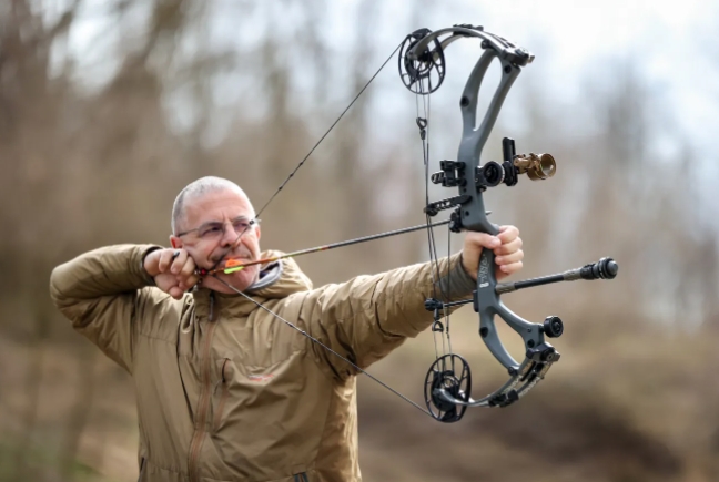 What Equipment and Tools Must Men Bring When Playing Archery Outdoors?