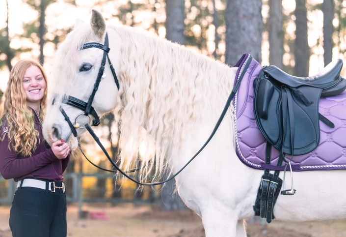 What Equipment and Precautions Do I Need to Bring When Playing Horse Riding Outdoors in Spring?