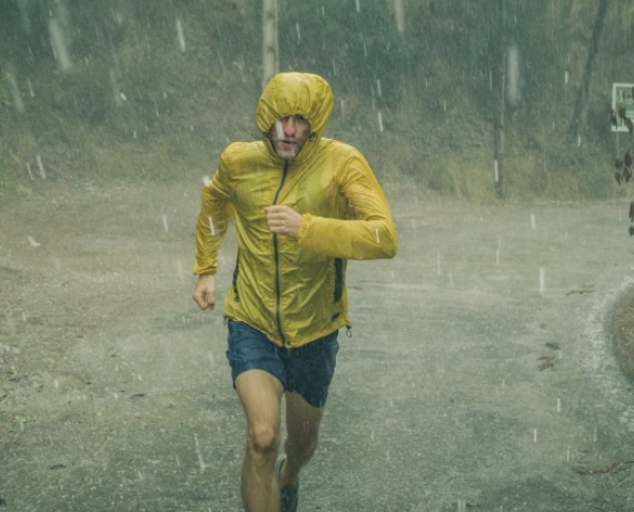 What Equipment Do You Need to Bring and What Precautions Should You Take When Playing Running Outdoors in Extreme Weather?