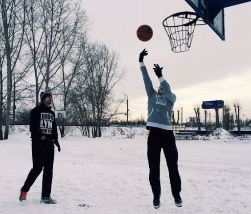 What Equipment and Precautions Do I Need to Bring When Playing Basketball Outdoors in Winter?