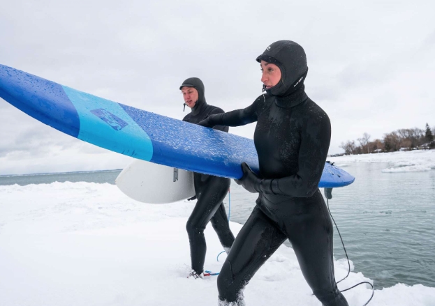 What Equipment and Precautions Do I Need to Bring When Playing Surfing Outdoors in Winter?