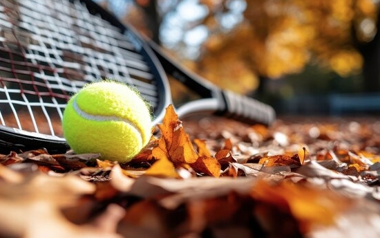 What Equipment and Precautions Do I Need to Bring When Playing Tennis Outdoors in Autumn?