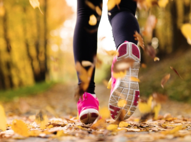 What Equipment and Precautions Do I Need to Bring When Playing Running Outdoors in Autumn?