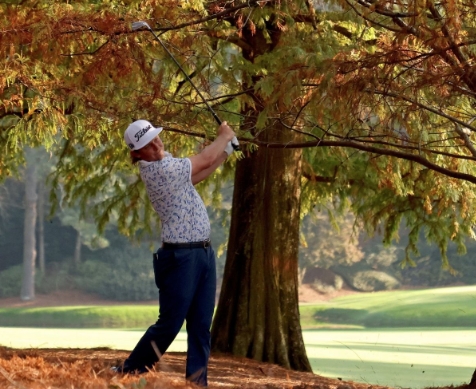 What Equipment and Precautions Do I Need to Bring When Playing Golf Outdoors in Autumn?